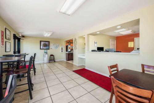 Hotel Relax Inn - Waynesville