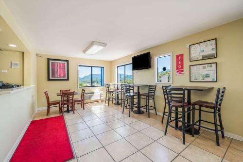 Hotel Relax Inn - Waynesville