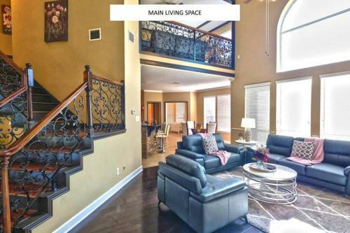 Eagle, A House As Big As Texas - Cedar Bend