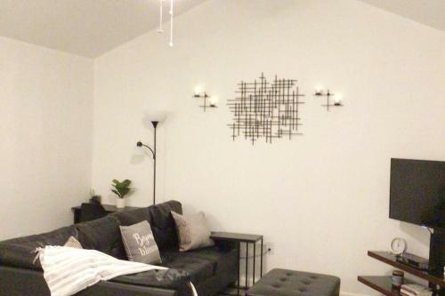Beautiful 2 - Bedroom Apartment In Central Mcallen