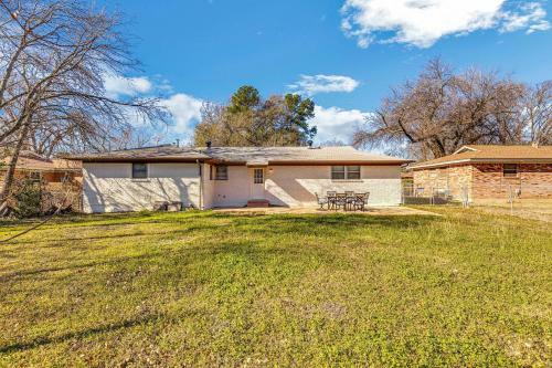 Beautiful Pet Friendly Home In Central Location! Home
