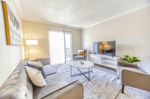 Relaxing Midland 1br - Pool - Balcony