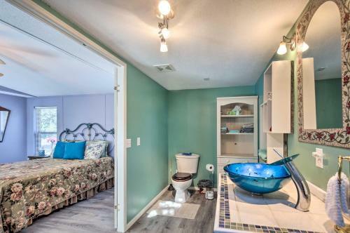Riverfront Pipe Creek Home With Kayaks And Grill!