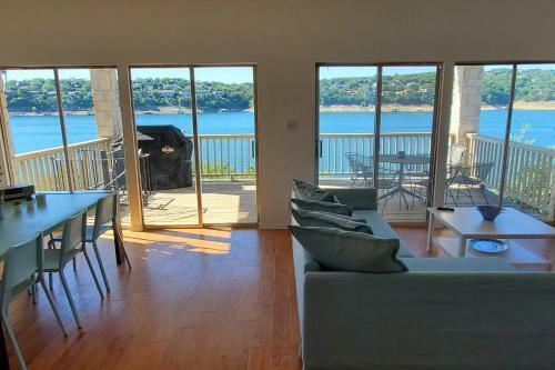 Lakepoint Cove Retreat