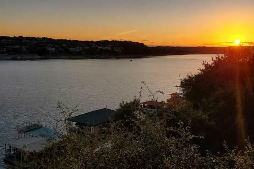 Lakepoint Cove Retreat