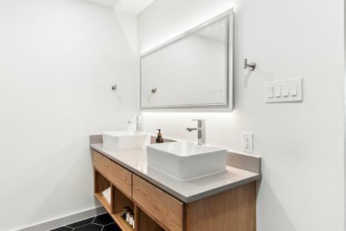 Remodeled 4 Bedroom Home With Pool And Pool Table