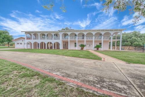 Hill Country Retreat Br 2230