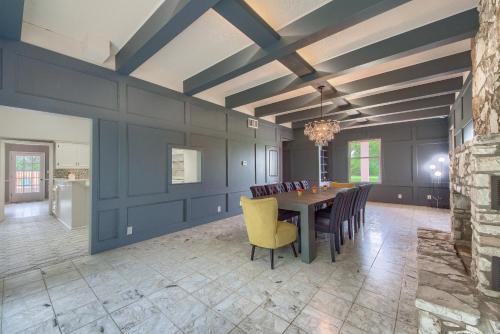 Hill Country Retreat Br 2230