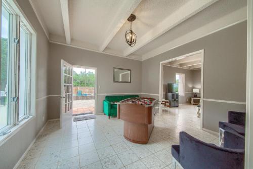 Hill Country Retreat Br 2230