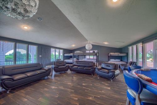 Hill Country Retreat Br 2230