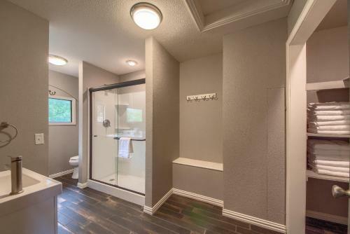 Hill Country Getaway Br 2230b