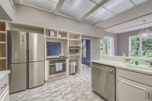 Hill Country Getaway Br 2230b