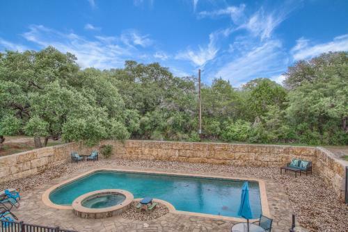 Hill Country Getaway Br 2230b