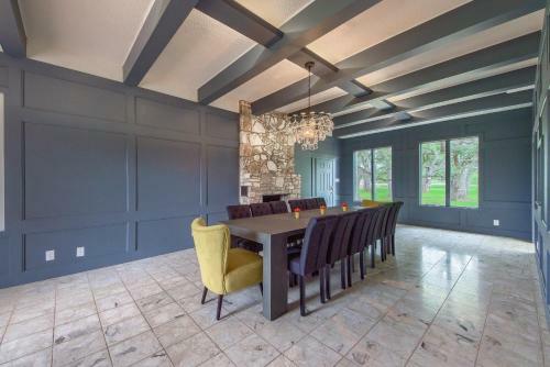 Hill Country Getaway Br 2230b