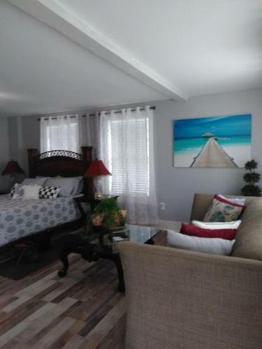 Aworldaway! Casual Elegance By The Beach.