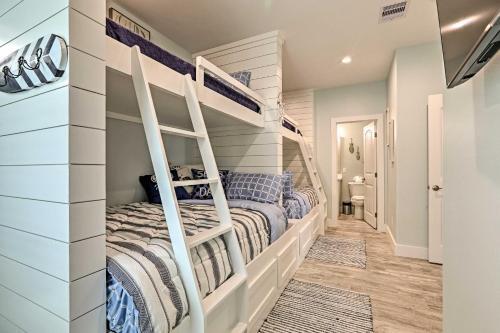 Villa Azul Galveston Home Modern And Beachfront!