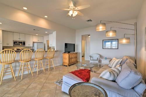 Beachfront Galveston Getaway With Deck And Views!