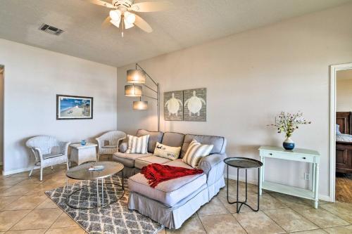 Beachfront Galveston Getaway With Deck And Views!