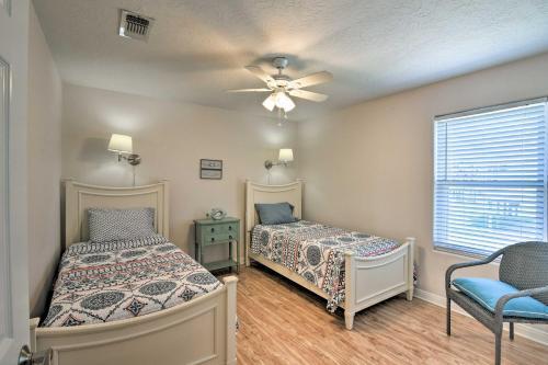 Beachfront Galveston Getaway With Deck And Views!