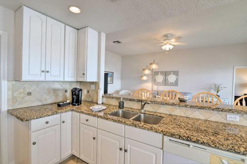 Beachfront Galveston Getaway With Deck And Views!