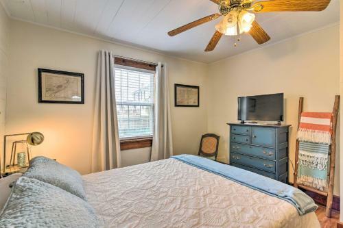 Galveston ?blue Bungalow? - Walk To Beach!