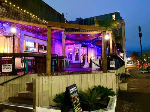 Gorgeous Bungalow Mins To Beach, Strand, & Utmb