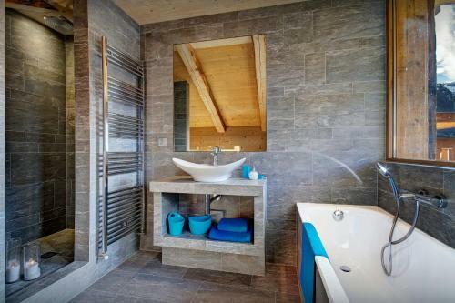 Chalet Les Br�vins - Ovo Network