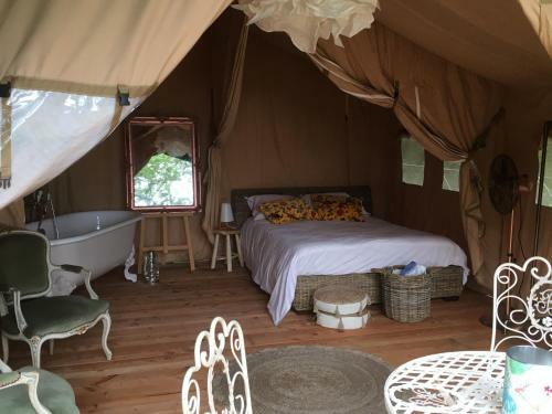 Les Toiles de La Tortill�re