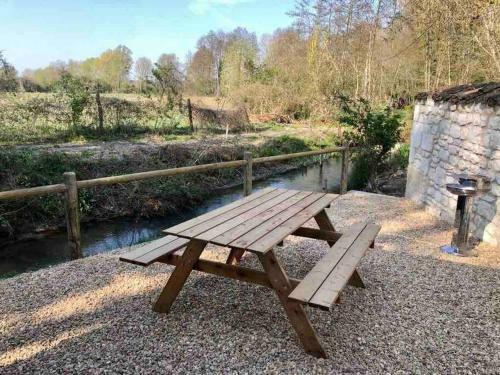 Charmant G�te/jacuzzi Au Bord de L?eau