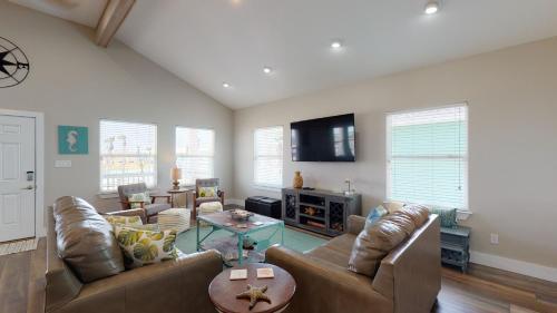 Bh5- Shell-abrate Beach Times Home