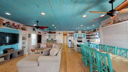 Ov30- Salt Life Home