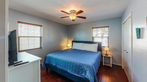 322avea- Pups In Paradise Home