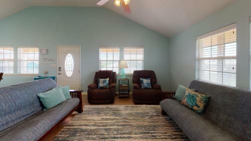 Cw403- Chloe's Way 403 Home