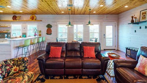 Ov2- Hula Girl House Home