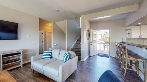Spc2054- Deck Dynasty Home