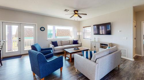 Spc2054- Deck Dynasty Home