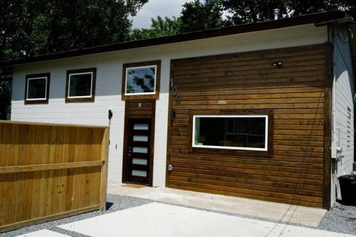East Downtown Modern Luxury Retreat