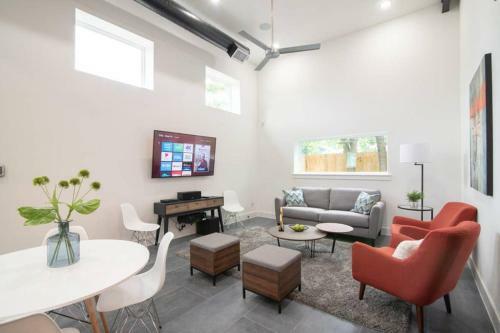 East Downtown Modern Luxury Retreat