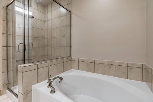 Apartamento Centrally Located Suite + Pool + Gym