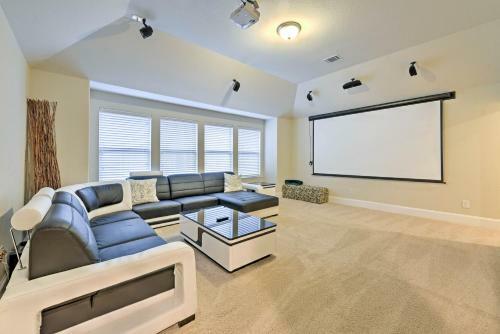 Spacious Houston Getaway With Grill And Theater!