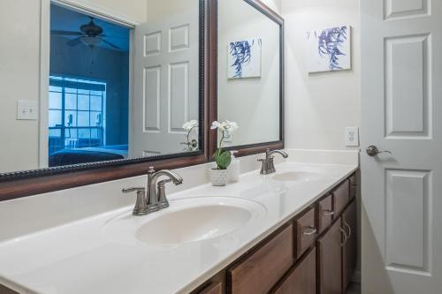 Apartamento Frontdesk Midtown Arbor Place Apts Houston, Tx