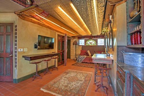 Dreamy Boho Cottage With Private Pool - 3 Mi To Dtwn!