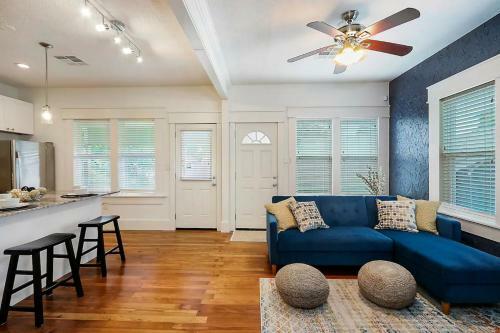 East Downtown Private Restored Historic Apartment