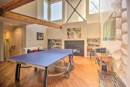 Chic Abode With City Views, 2 Mi To Museum Park