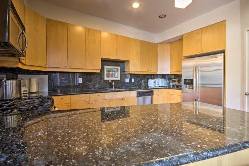 Chic Abode With City Views, 2 Mi To Museum Park