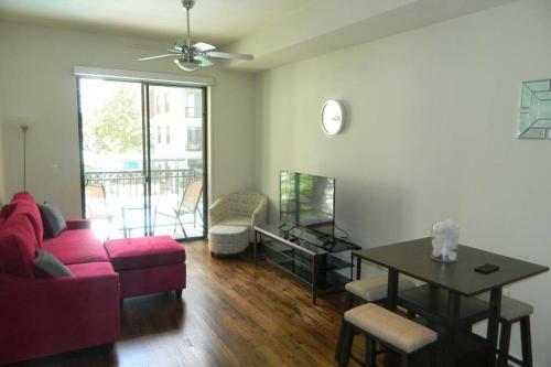 Entire Modern Downtown Apartment Ideal For Long-term Stays