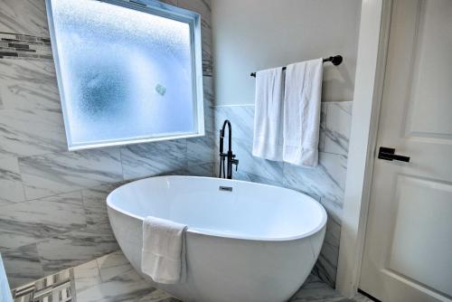 Modern Houston Home 3 Mi To Downtown Attractions!