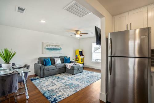 Universal Apartment At East Downtown