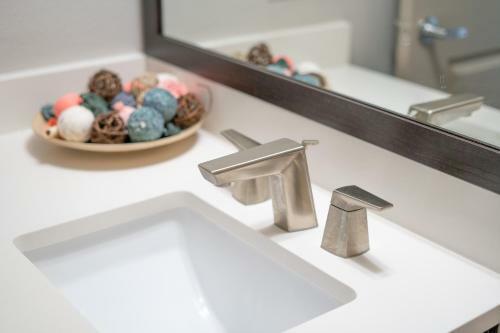 Apartamento Midtown Unit Sleeps 6+ With A Massive Garden Tub