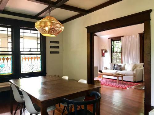 Unique Gem For Visit And Work In Heart Of Montrose